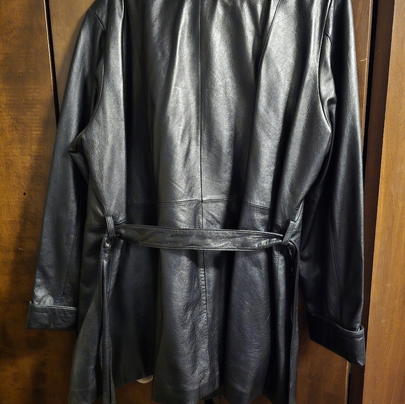 Women's Wilson Leather Coat. - Picture 5 of 5